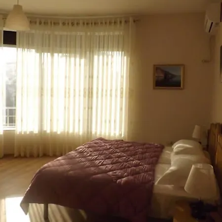Shtepia E Miqve Te Doktorit Maison d'hôtes