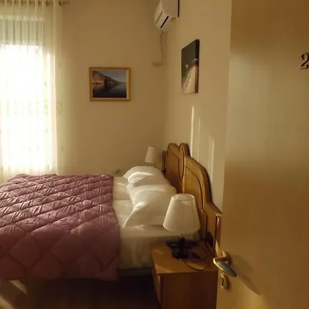 Shtepia E Miqve Te Doktorit Maison d'hôtes